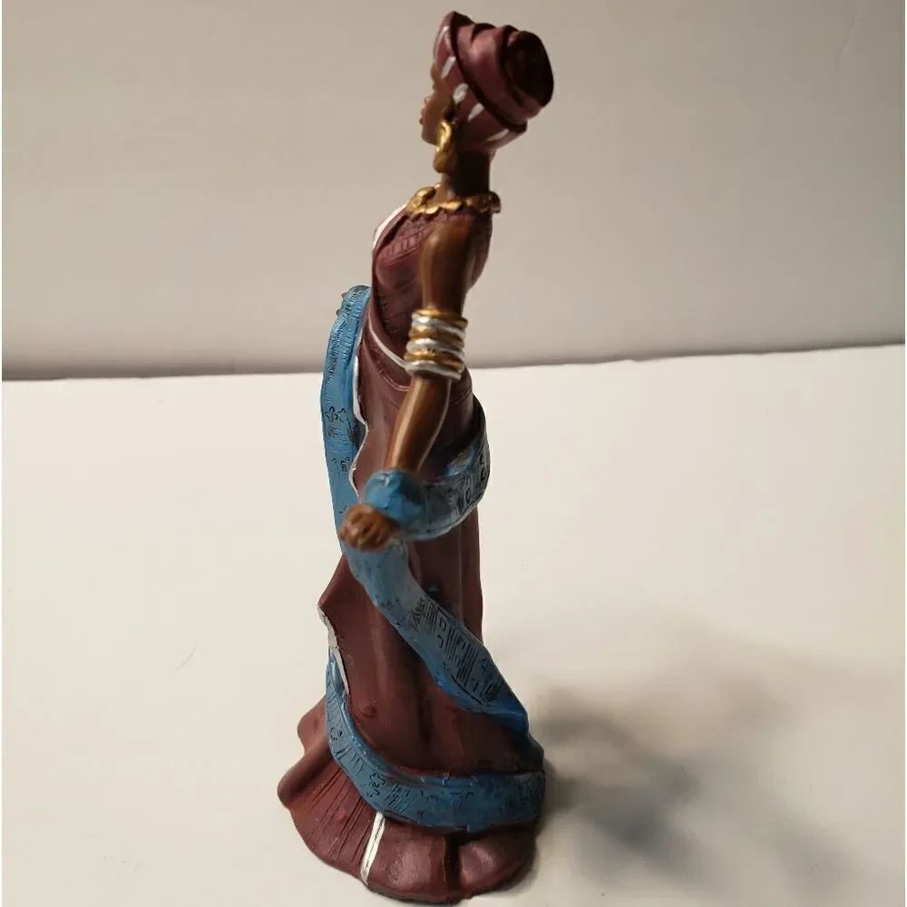 African Lady  - Picture 4 of 7